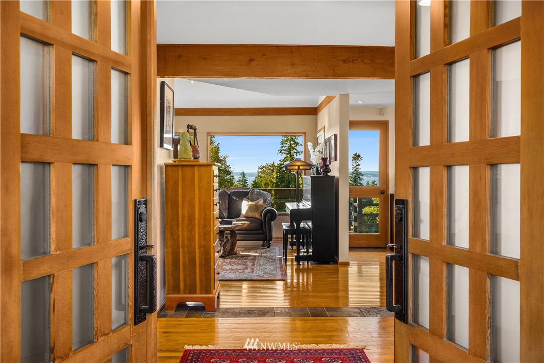 4910 23rd Avenue West Everett, WA 98203 - Photo 8 of 40 a view of living room with furniture