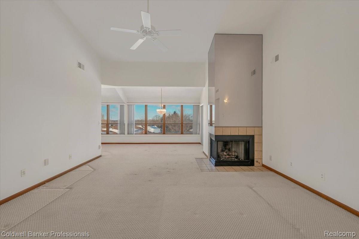 875 GreenView Court, Unit 62 Rochester, MI 48307 - Photo 9 of 25 12-DSC_0303.jpg