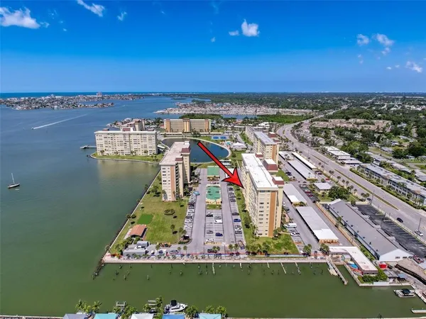 a view of a tennis court