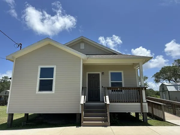 $375,000 | 1427 16th Street, Rockport, TX 78382