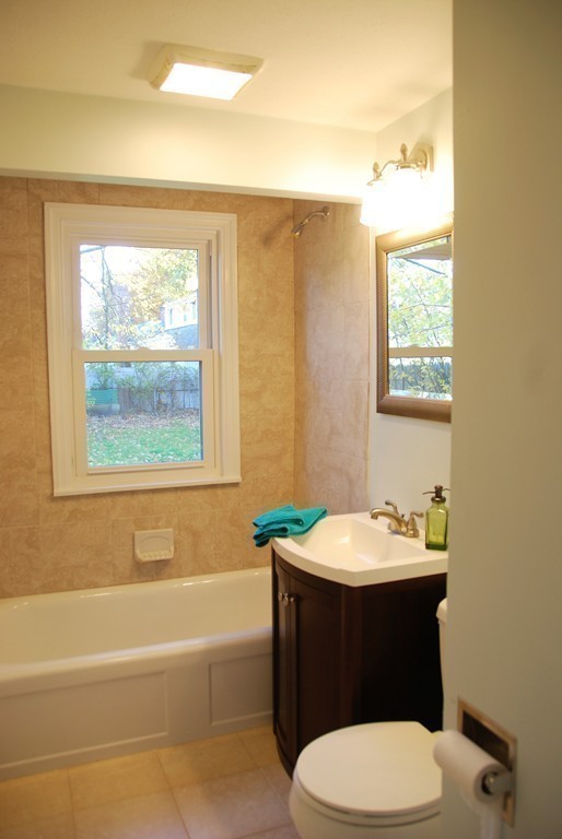 1779 Carew Street Springfield, MA 01104 - Photo 8 of 14 Gallery Image 8
