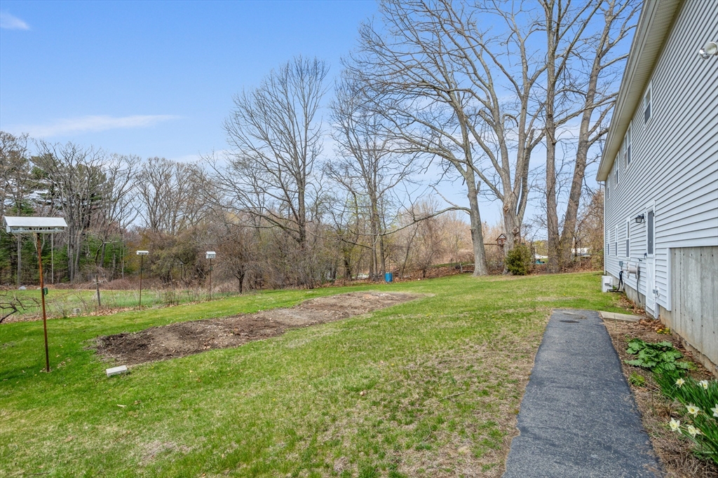 13 Lexington Road Billerica, MA 01821 - Photo 9 of 25 a backyard of apartments with large trees