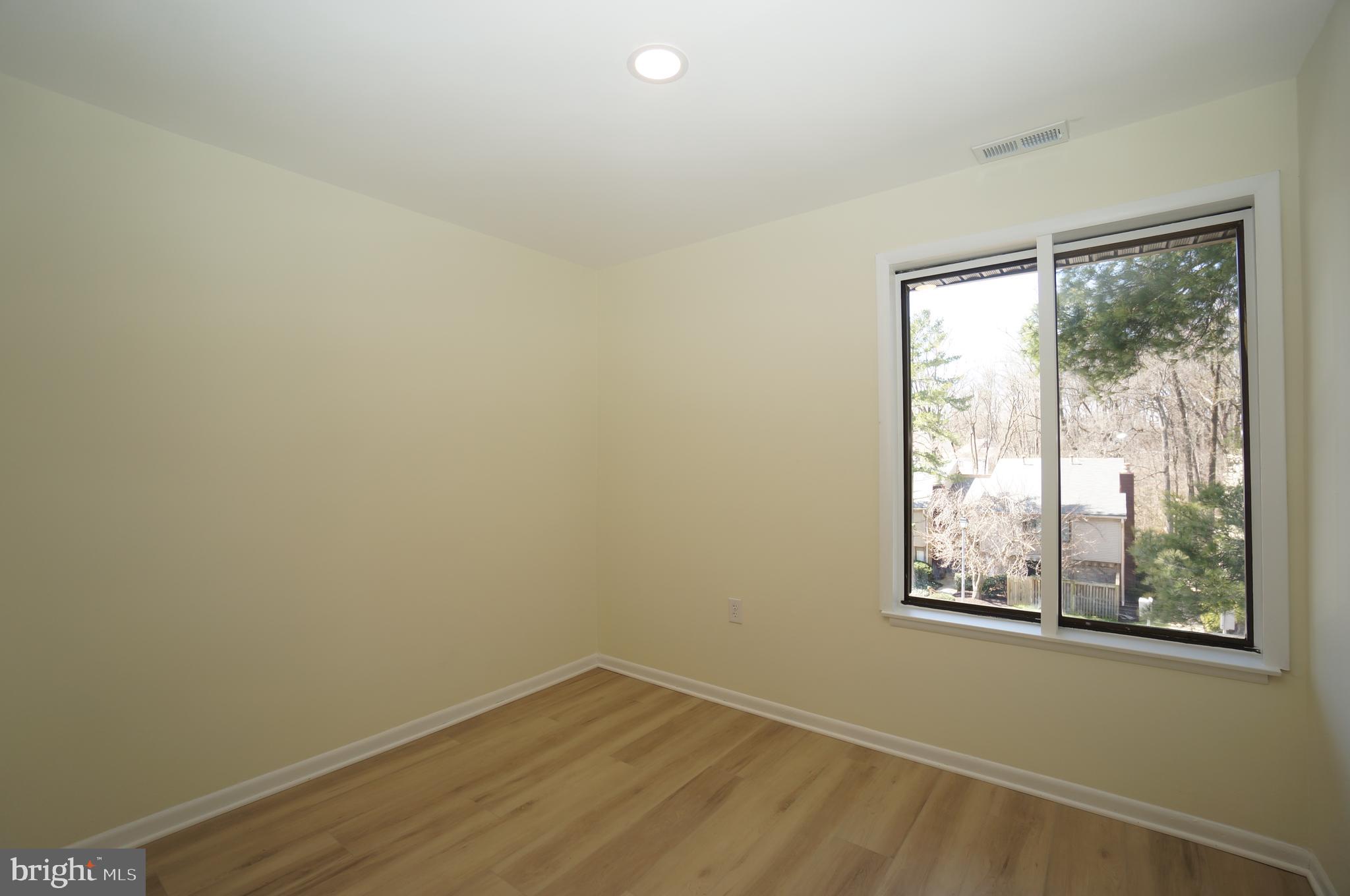 10551 Twin Rivers Road, Unit E1 Columbia, MD 21044 - Photo 4 of 22 Dining Room New Recessed Lighting