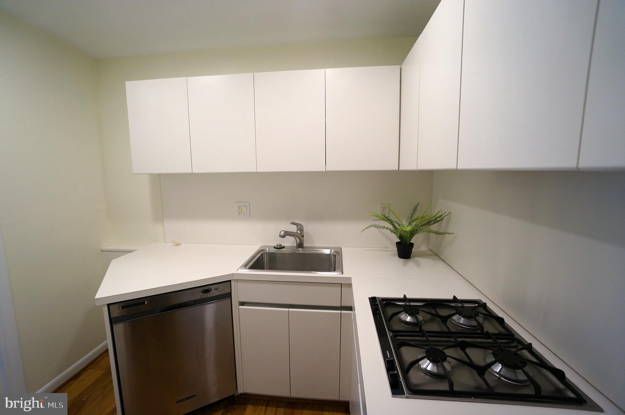 10551 Twin Rivers Road, Unit E1 Columbia, MD 21044 - Photo 10 of 22 Gaggenau Gas Cook-Top