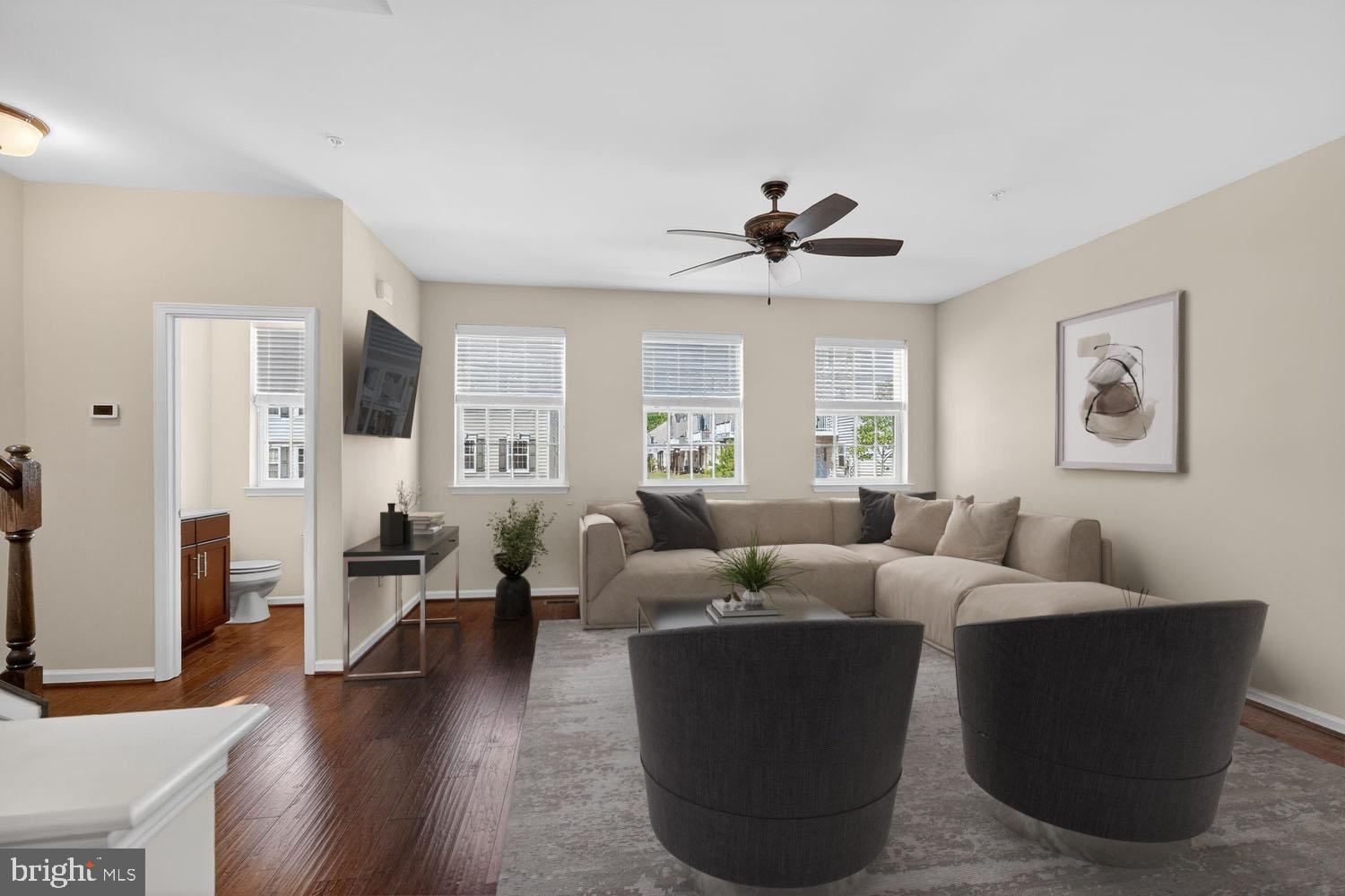 9209 Maggies Way Laurel, MD 20723 - Photo 6 of 34 Living Room