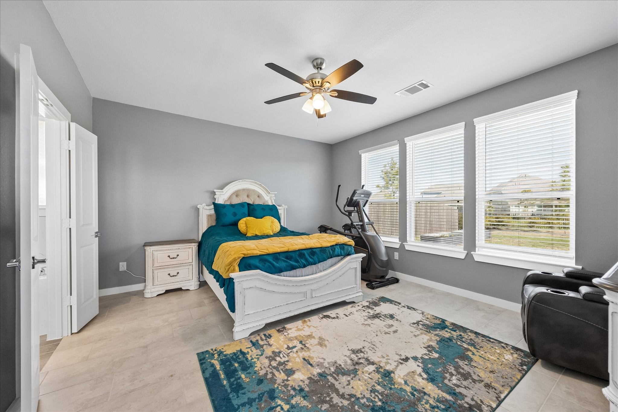 33002 Carolyns Perfection Loop Fulshear, TX 77441 - Photo 16 of 29 Primary bedroom