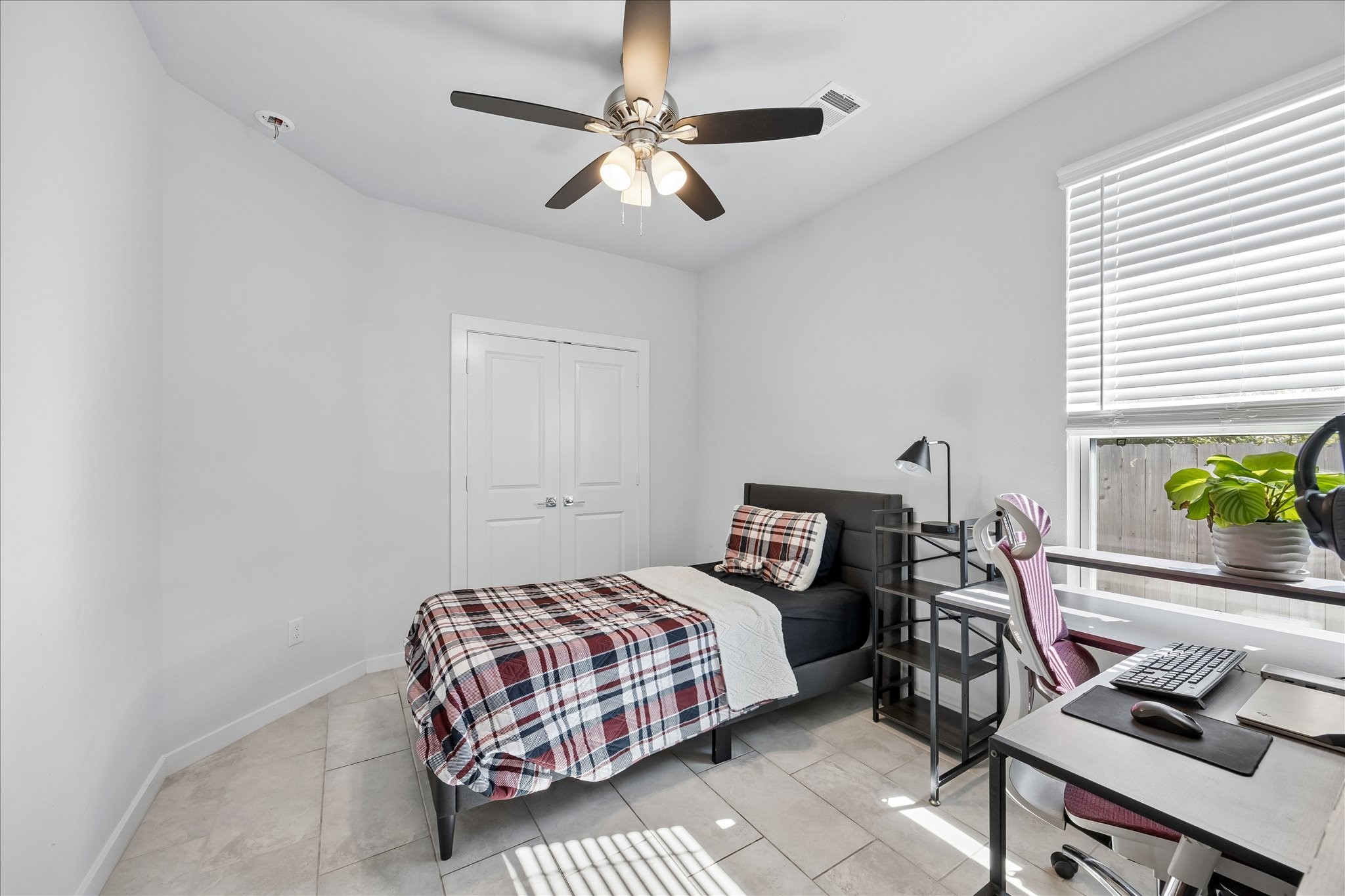33002 Carolyns Perfection Loop Fulshear, TX 77441 - Photo 22 of 29 Secondary bedroom