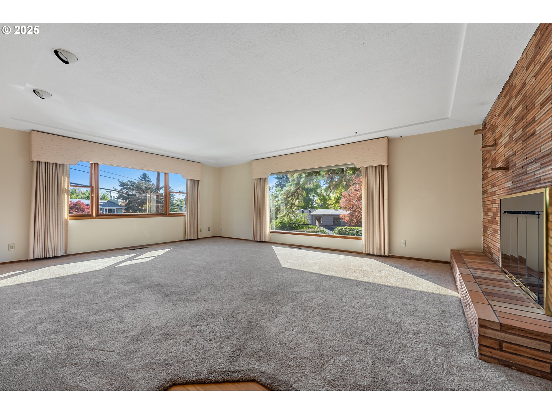 4430 Southeast Flavel Street Portland, OR 97206 - Photo 15 of 43 a view of an empty room with a window