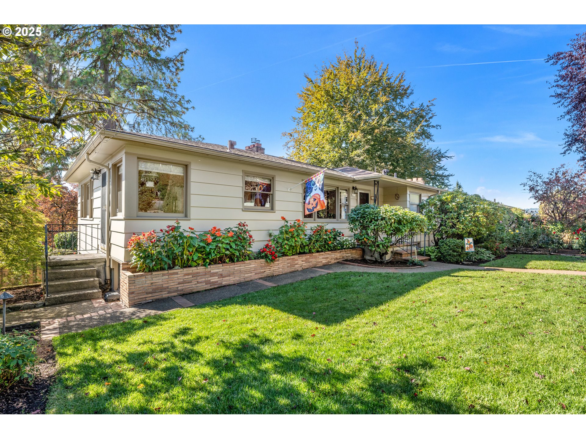 4430 Southeast Flavel Street Portland, OR 97206 - Photo 2 of 43 a front view of house with yard and green space
