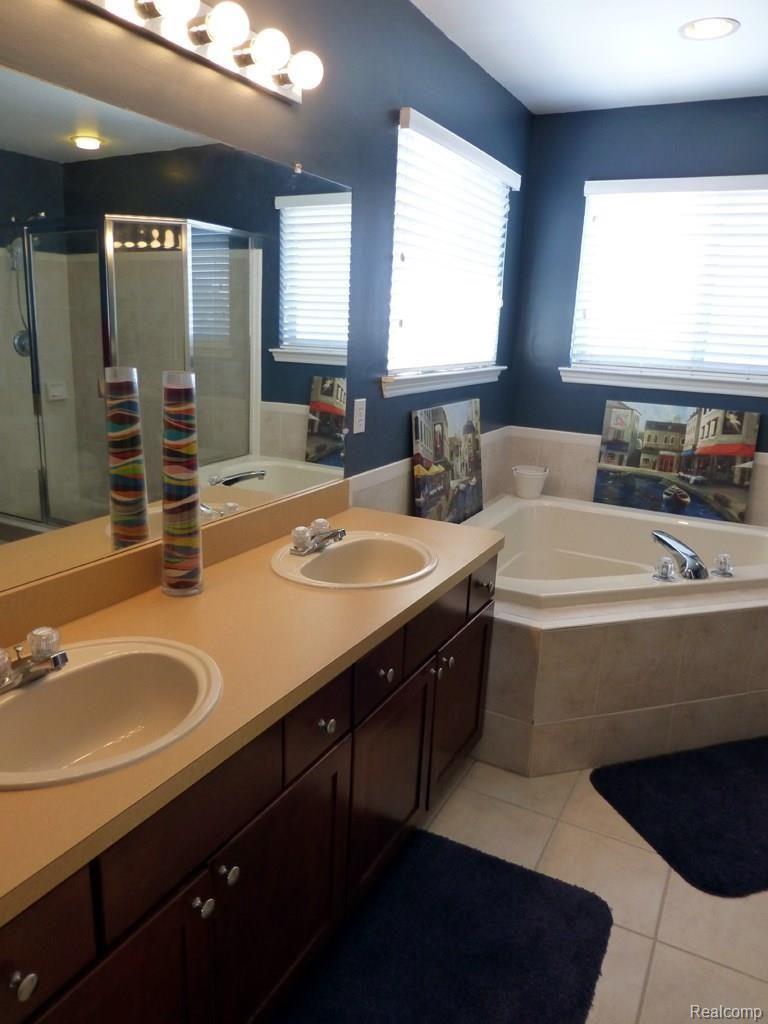 35837 Harvard Road New Baltimore, MI 48047 - Photo 23 of 50 P1020554RC.jpg