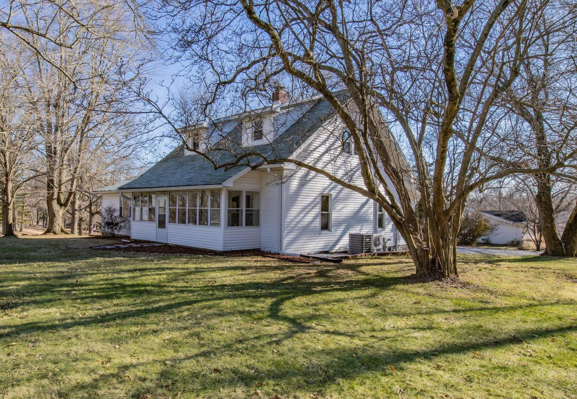 130 West Evergreen Road Evansville, IN 47710 - Photo 1 of 36