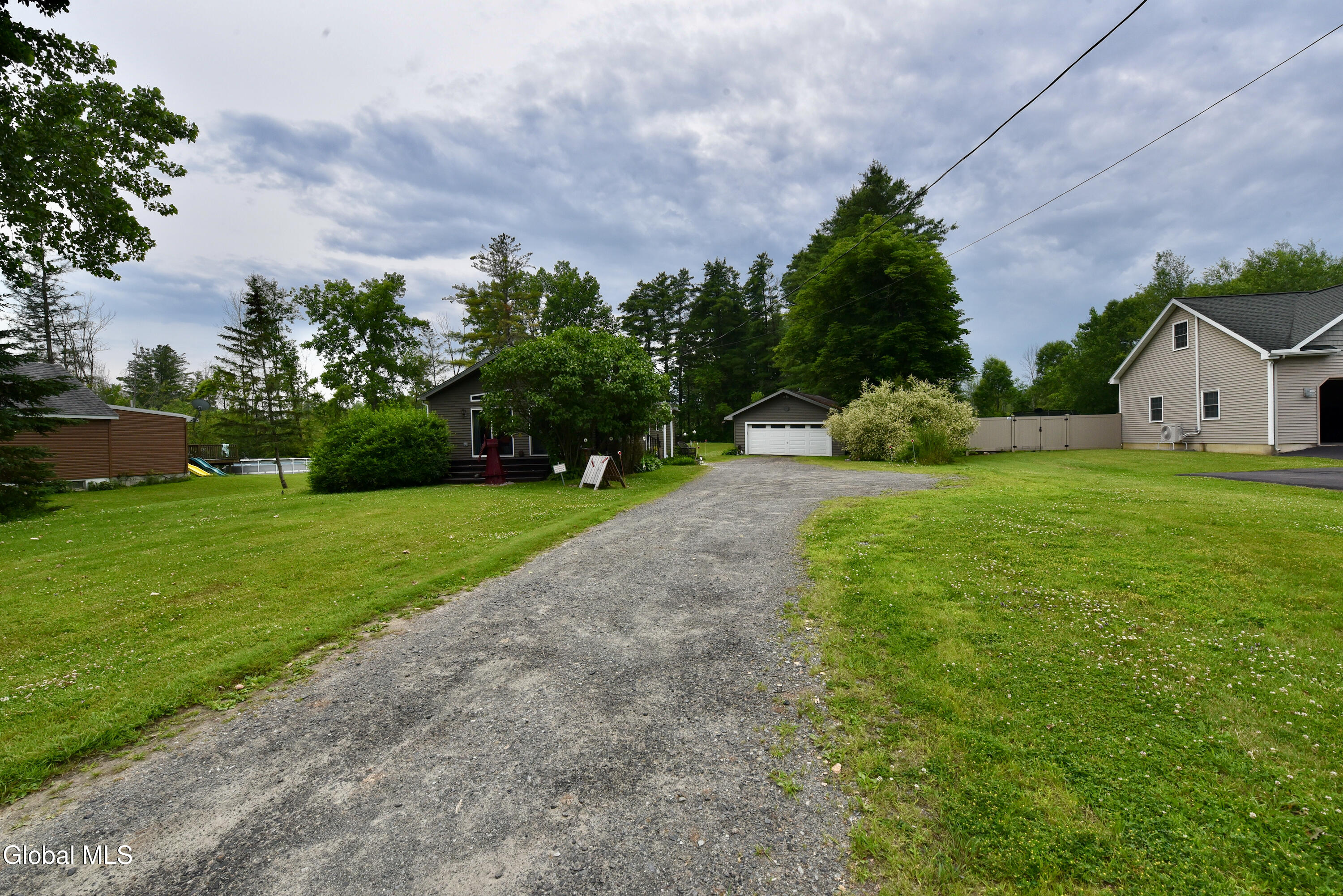 1252 Midline Road Amsterdam, NY 12010 - Photo 4 of 31 48