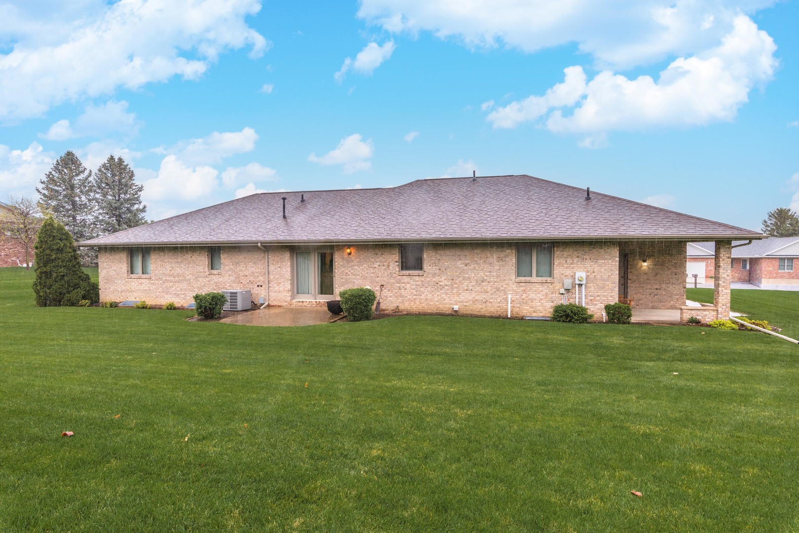 103 East 9th Street Gridley, IL 61744 - Photo 43 of 45 a front view of a house with a garden