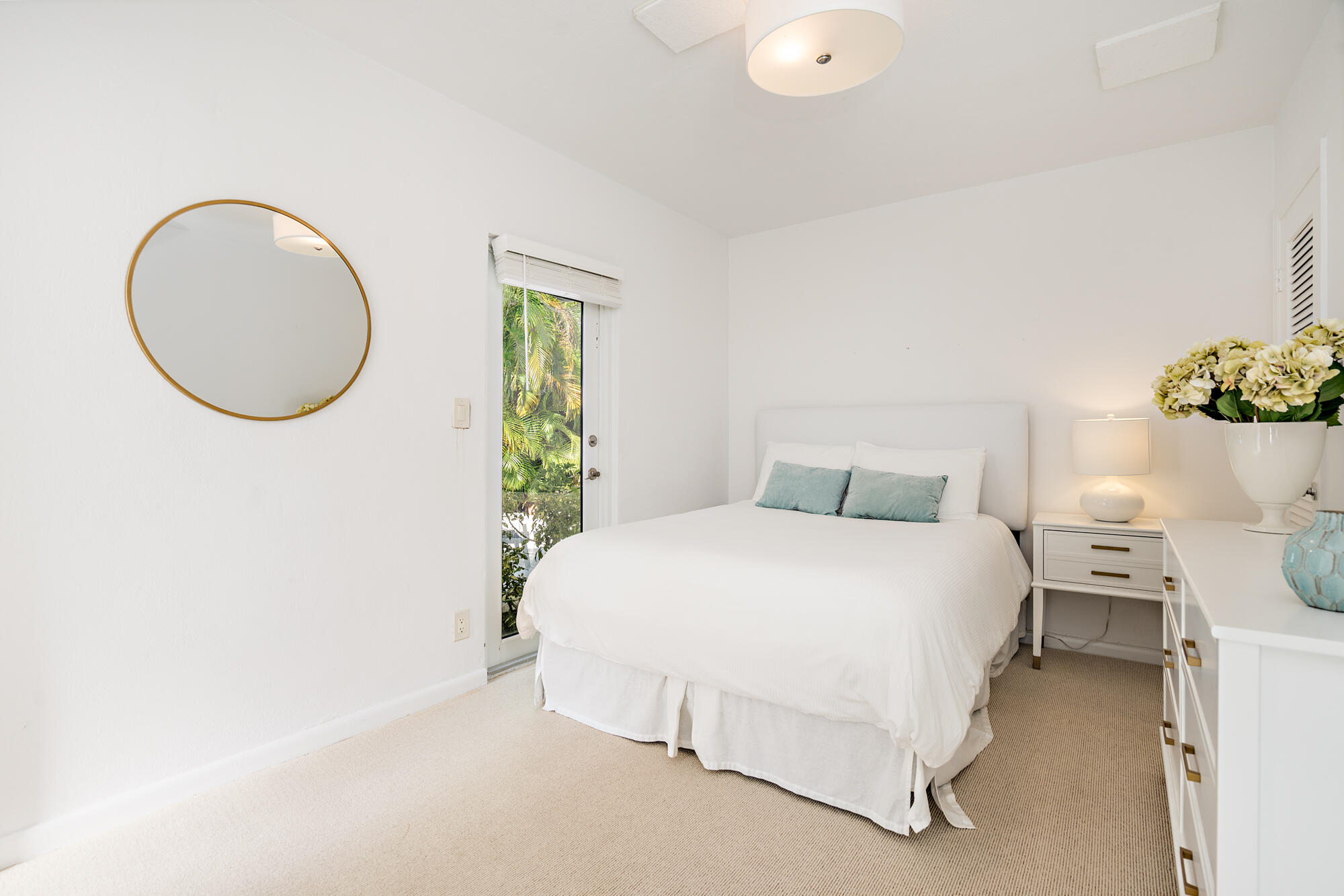 209 List Road Palm Beach, FL 33480 - Photo 11 of 20 low-17