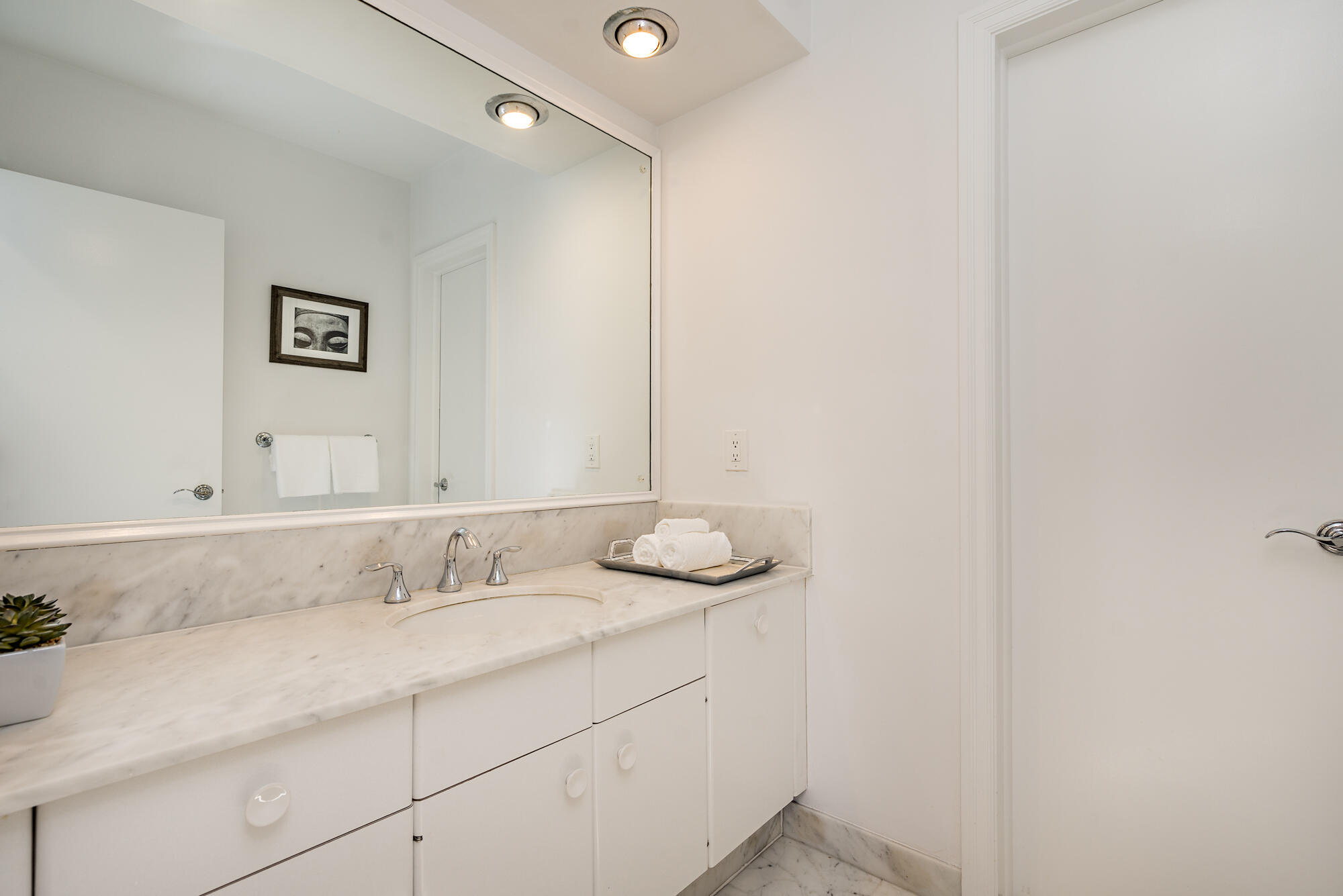 209 List Road Palm Beach, FL 33480 - Photo 12 of 20 low-19