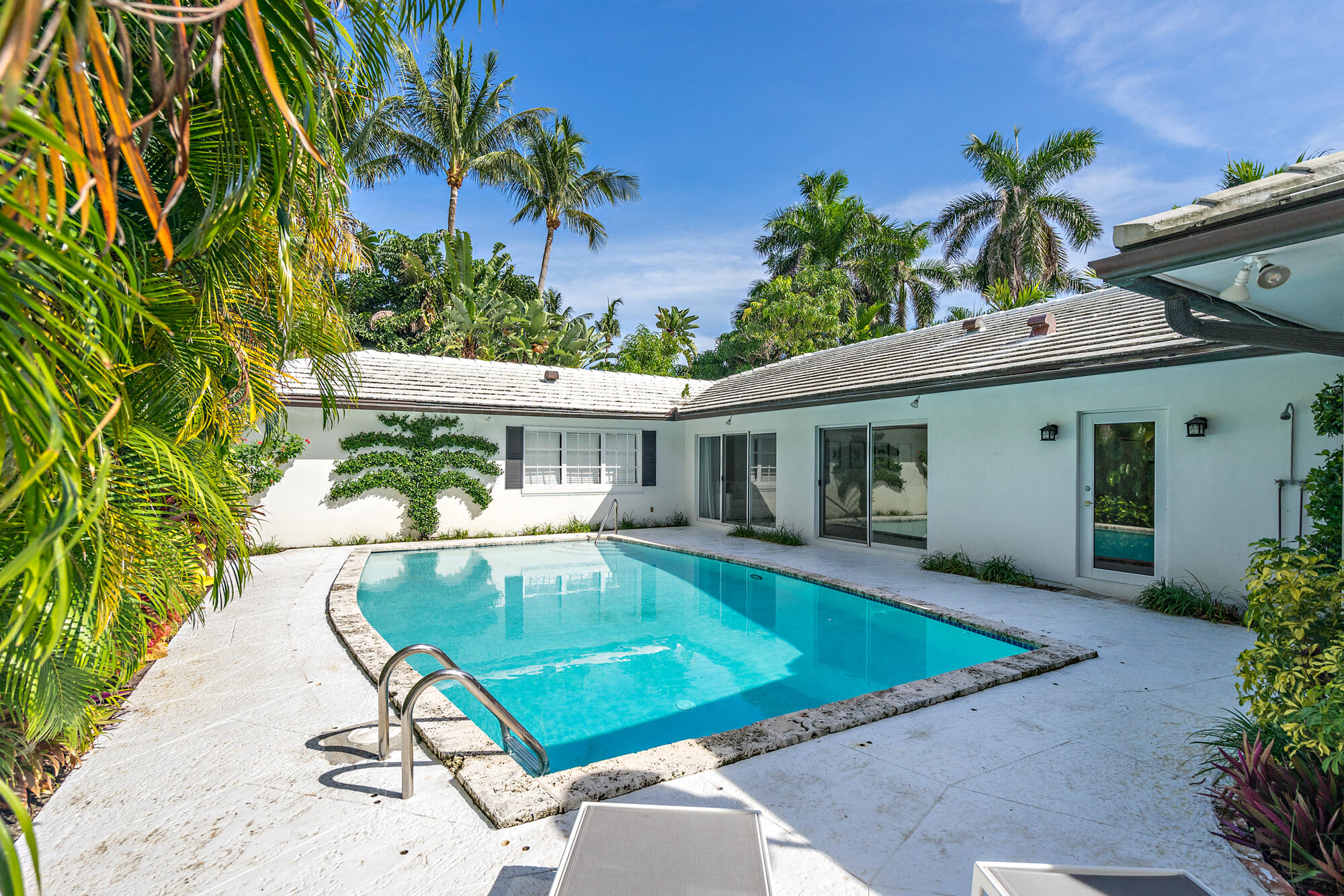209 List Road Palm Beach, FL 33480 - Photo 13 of 20 low-22