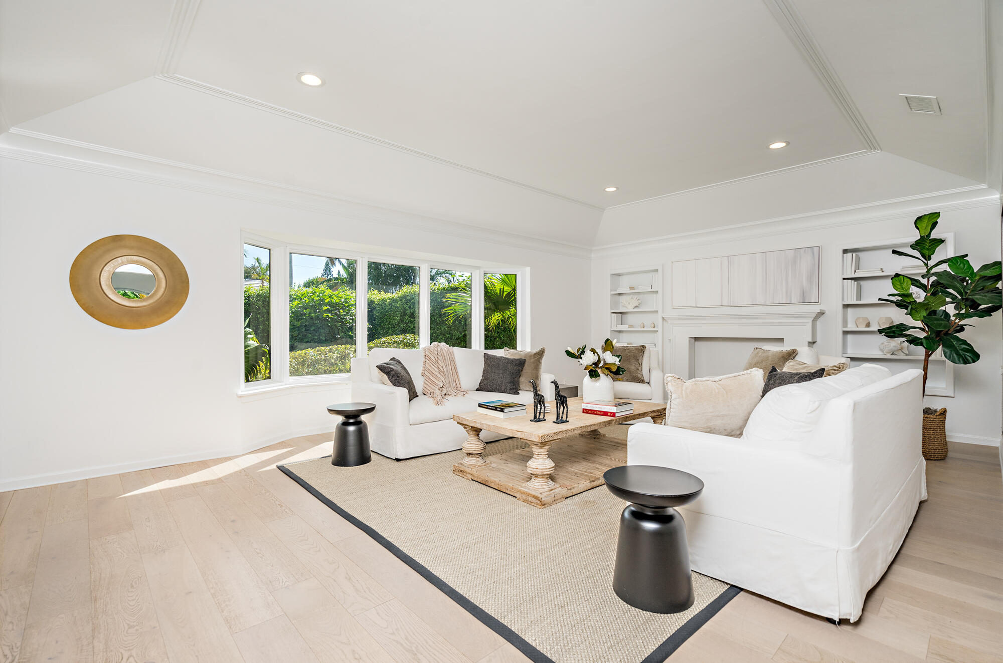 209 List Road Palm Beach, FL 33480 - Photo 4 of 20 low-5