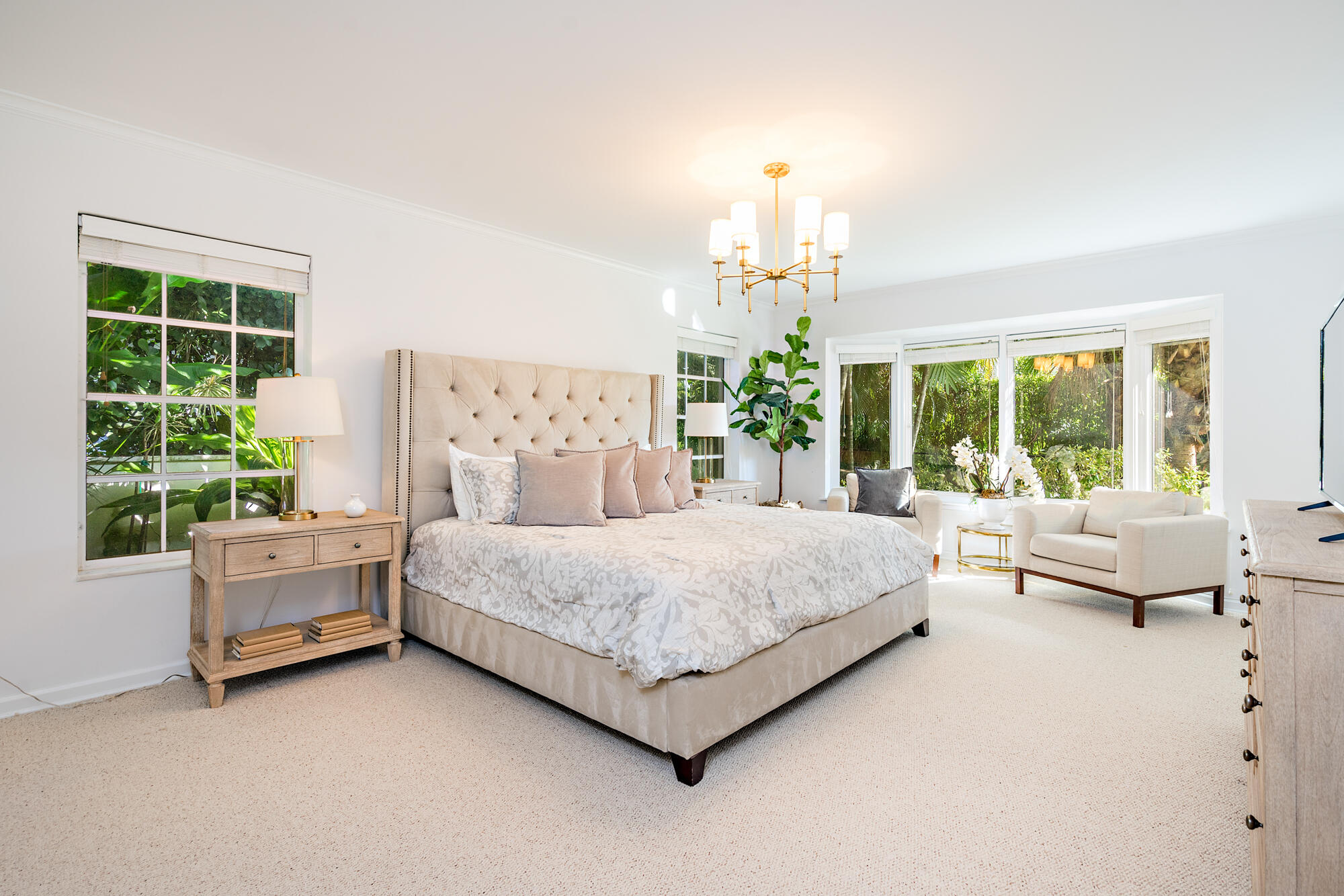 209 List Road Palm Beach, FL 33480 - Photo 8 of 20 low-14