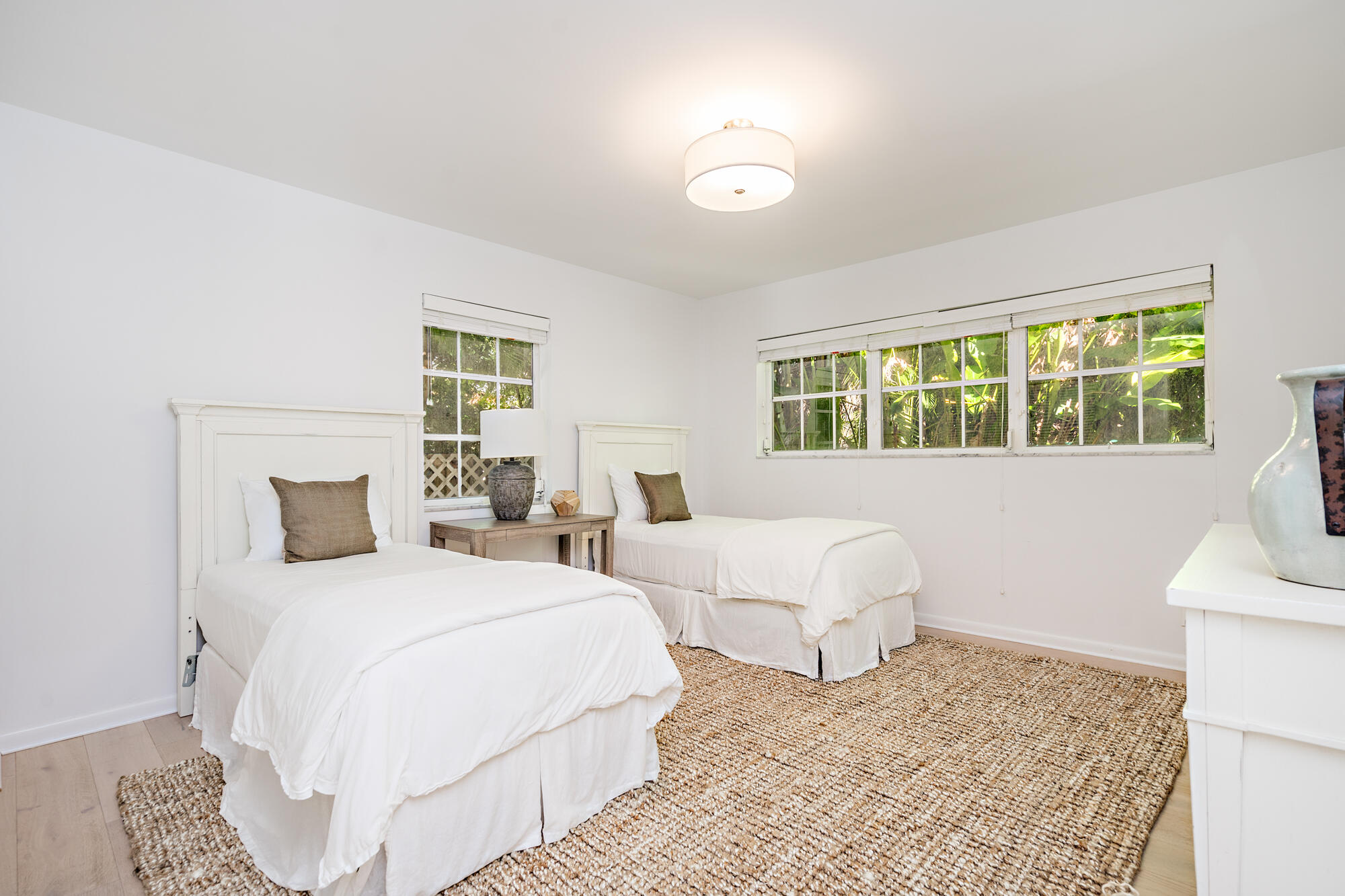 209 List Road Palm Beach, FL 33480 - Photo 10 of 20 low-16