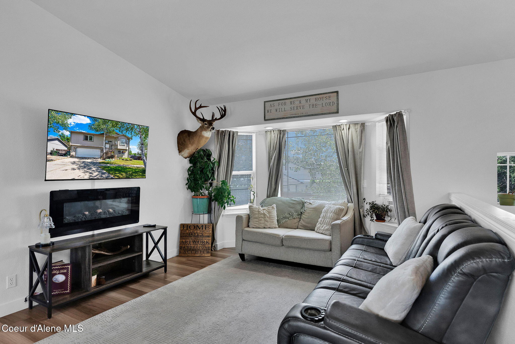 1150 North Townsend Loop Post Falls, ID 83854 - Photo 3 of 59 Living Room