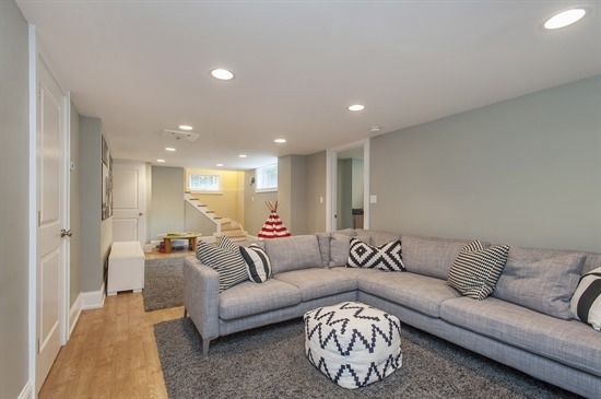 393 Sunset Road Winnetka, IL 60093 - Photo 13 of 15 a living room with furniture and a couch