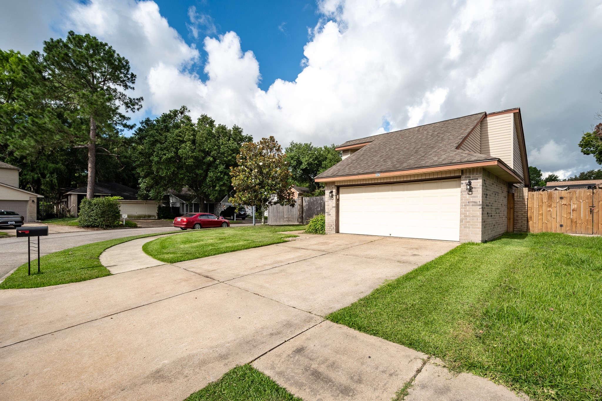 17 Crestbriar Court Baytown, TX 77521 - Photo 3 of 32