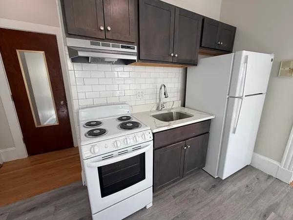 $1,700 | 39 Newhall Street, Unit 12, Lynn, MA 01902