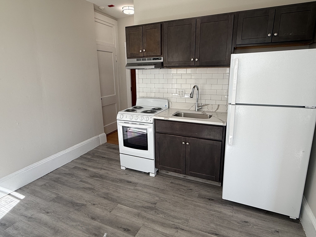 39 Newhall Street, Unit 12 Lynn, MA 01902 - Photo 2 of 11