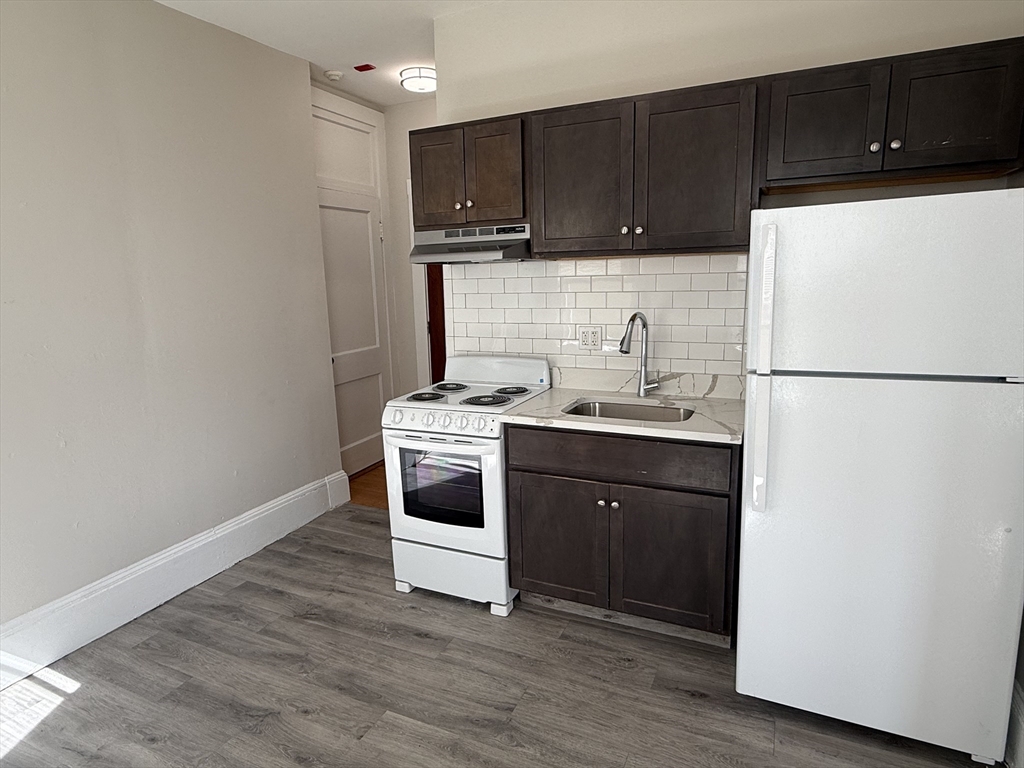 39 Newhall Street, Unit 12 Lynn, MA 01902 - Photo 3 of 11