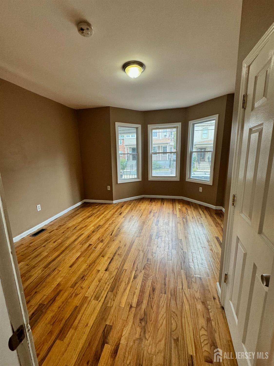 27 Alexander Street Newark, NJ 07106 - Photo 4 of 12