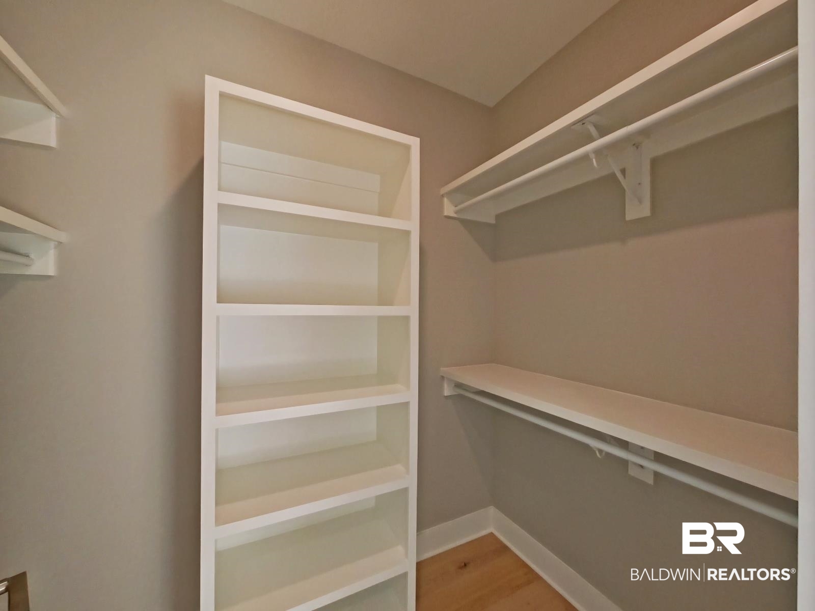 832 Inlet Circle Gulf Shores, AL 36542 - Photo 29 of 36 Guest Closet