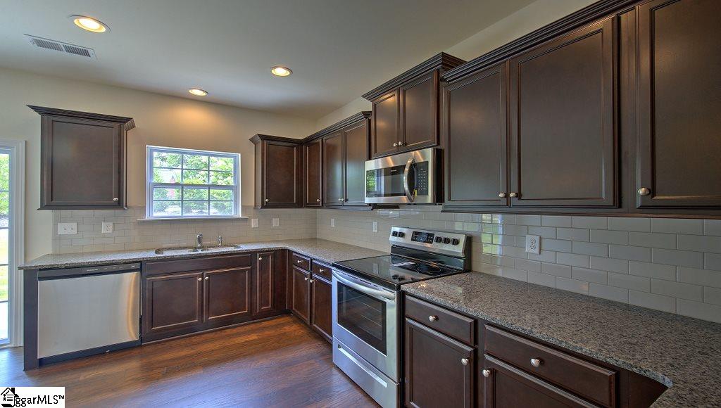 104 Addlestone Circle Fountain Inn, SC 29644 - Photo 8 of 27 Gallery Image 8