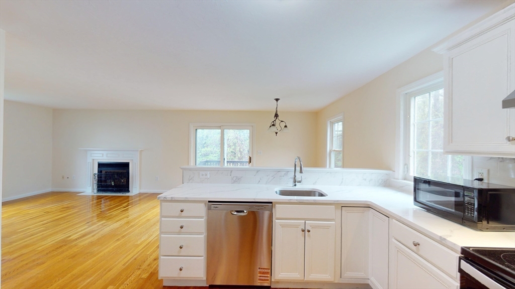 8 West Side Drive Acton, MA 01720 - Photo 3 of 18