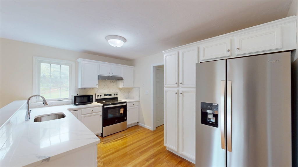 8 West Side Drive Acton, MA 01720 - Photo 5 of 18