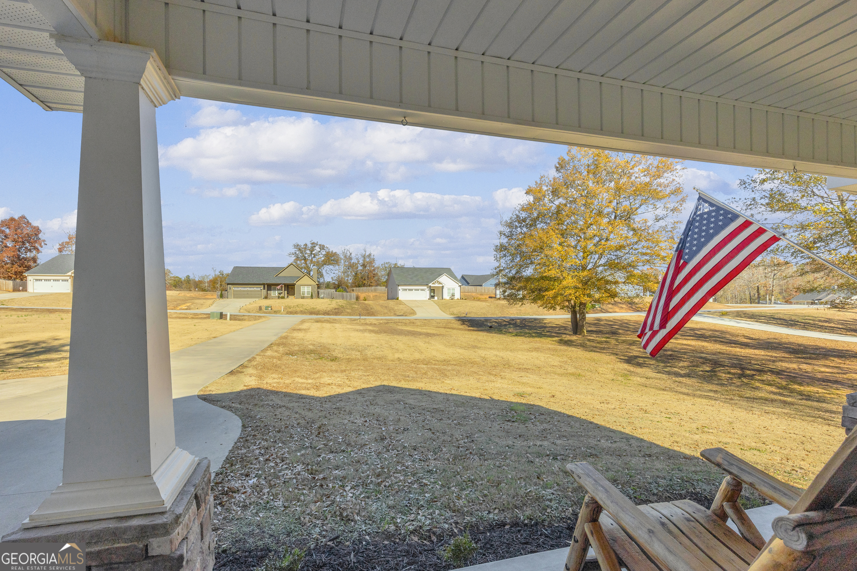 323 North Point Circle Hartwell, GA 30643 - Photo 3 of 42 a view of an ocean and beach