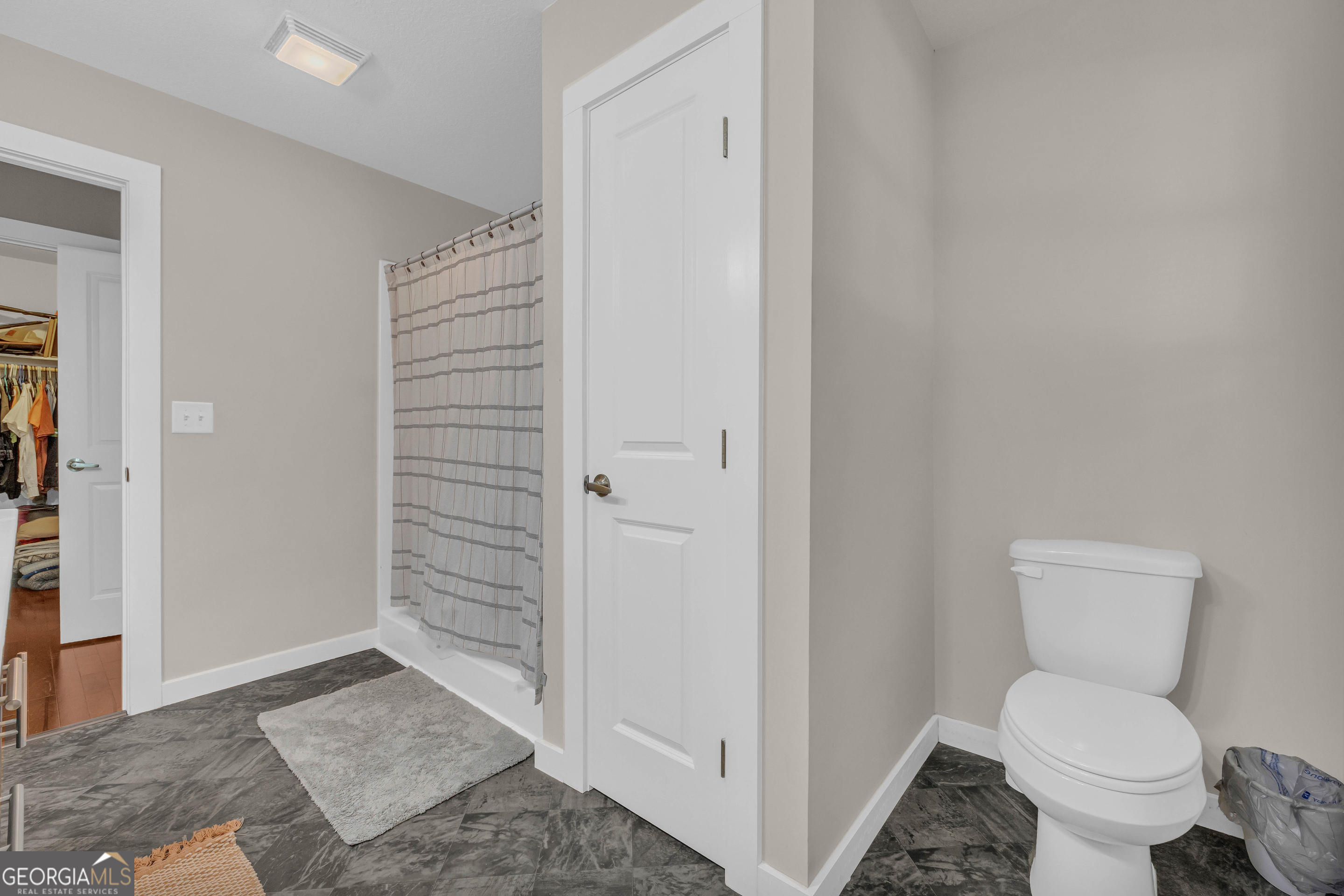 323 North Point Circle Hartwell, GA 30643 - Photo 34 of 42 a bathroom with a toilet and a shower