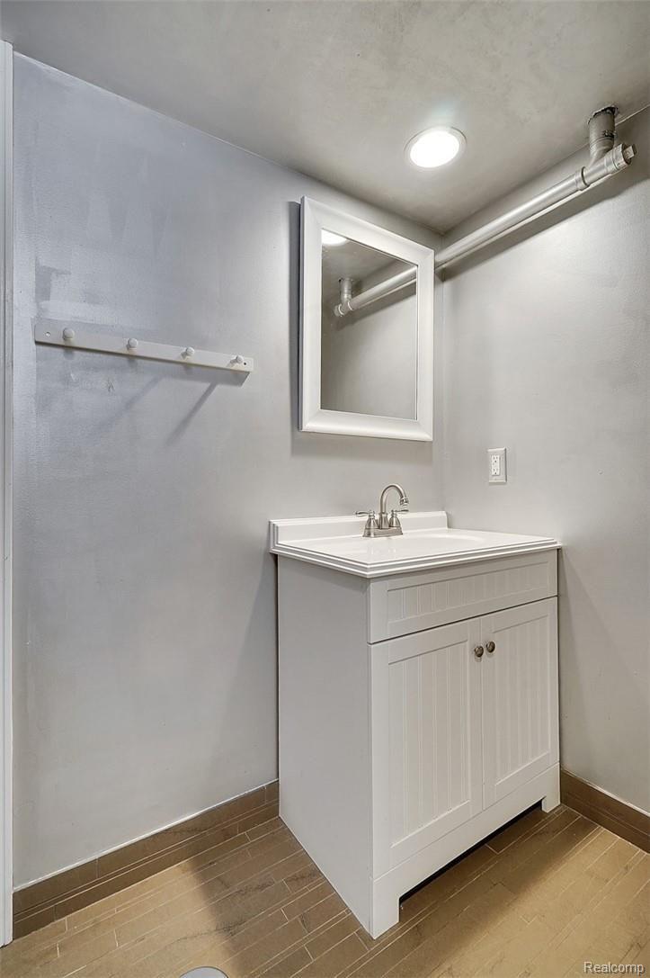 2494 Manchester Road Birmingham, MI 48009 - Photo 25 of 38 dsc09305-dsc09307.jpg