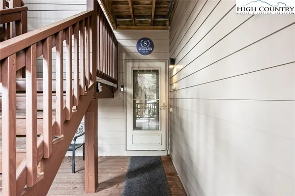 a view of entryway with a front door