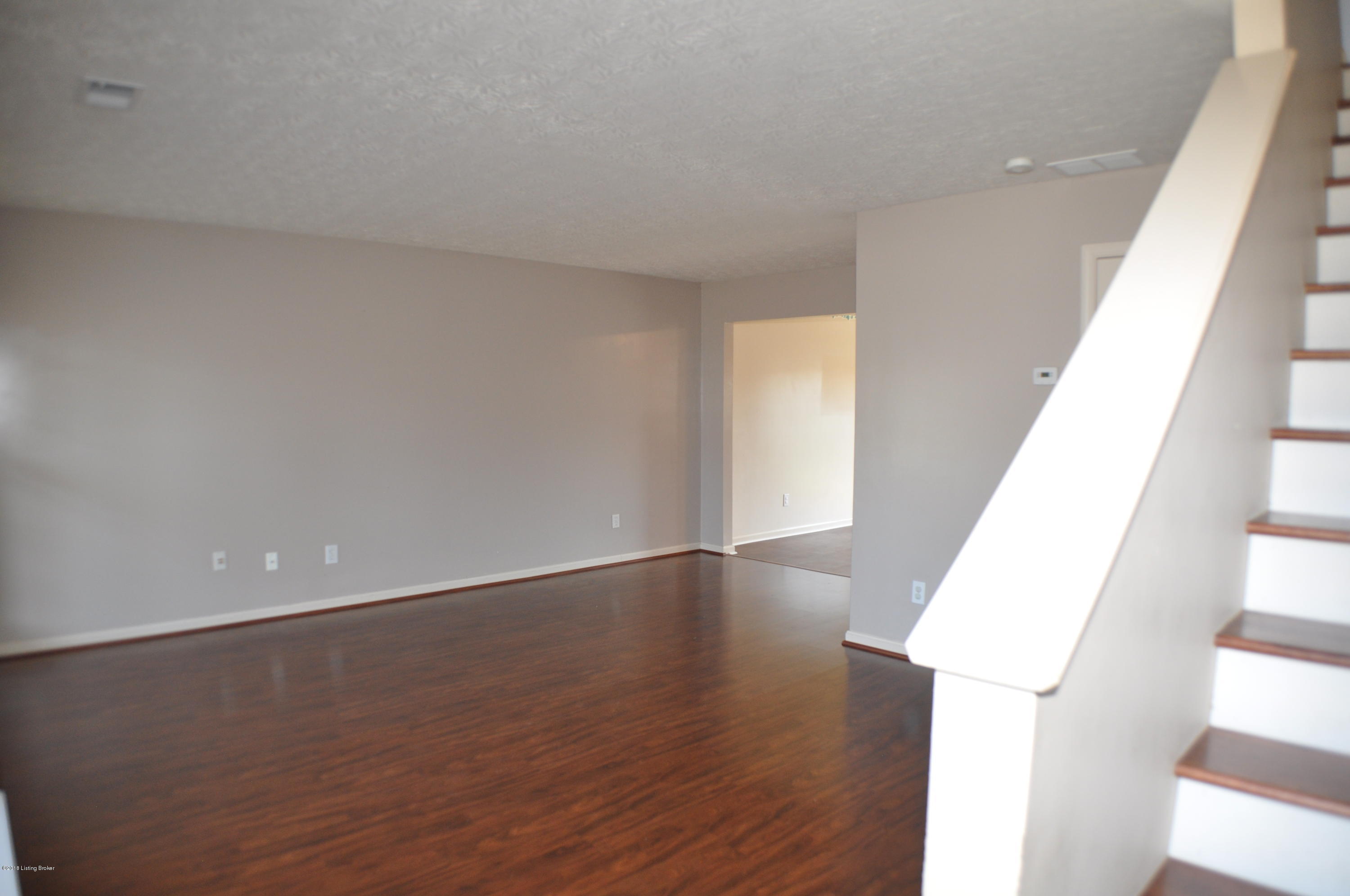 6512 Harrogate Road Louisville, KY 40229 - Photo 5 of 35 DSC_0052