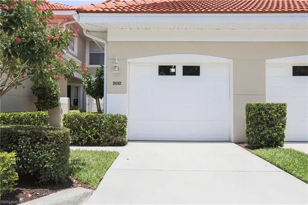 $2,600 | 5145 Cobble Creek Court, Unit G202, Naples, FL 34110