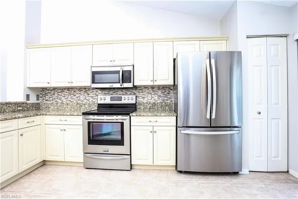 $2,600 | 5145 Cobble Creek Court, Unit G202, Naples, FL 34110