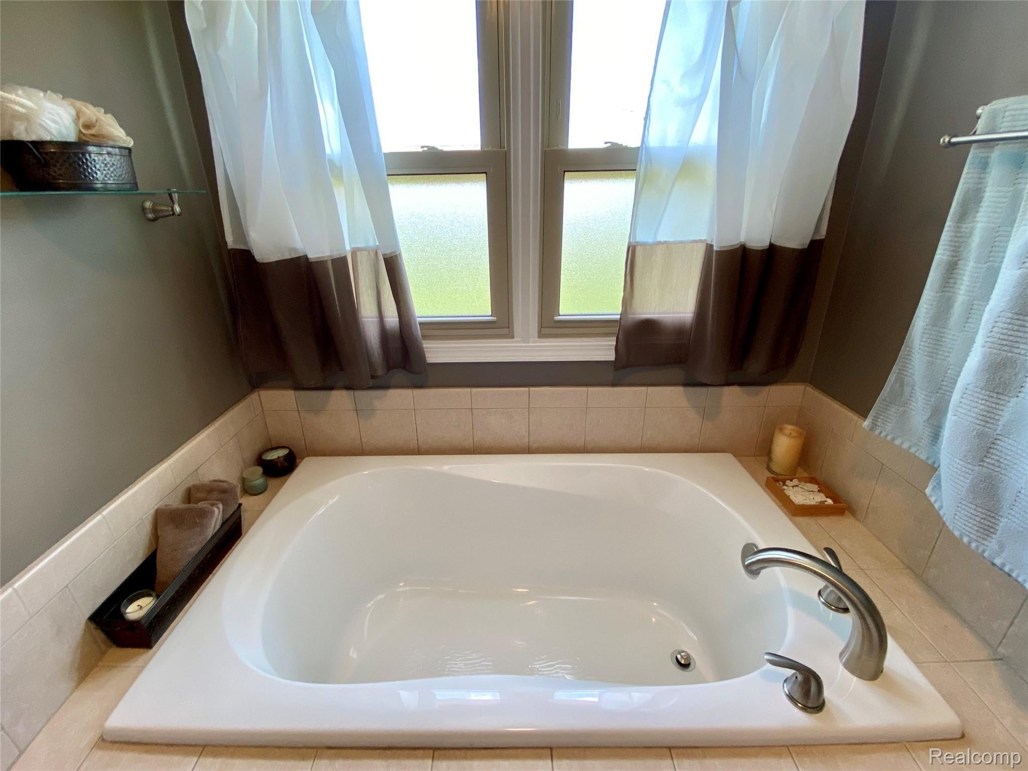 3939 May Center Road Lake Orion, MI 48360 - Photo 41 of 58 Relax in the Soaking Tub