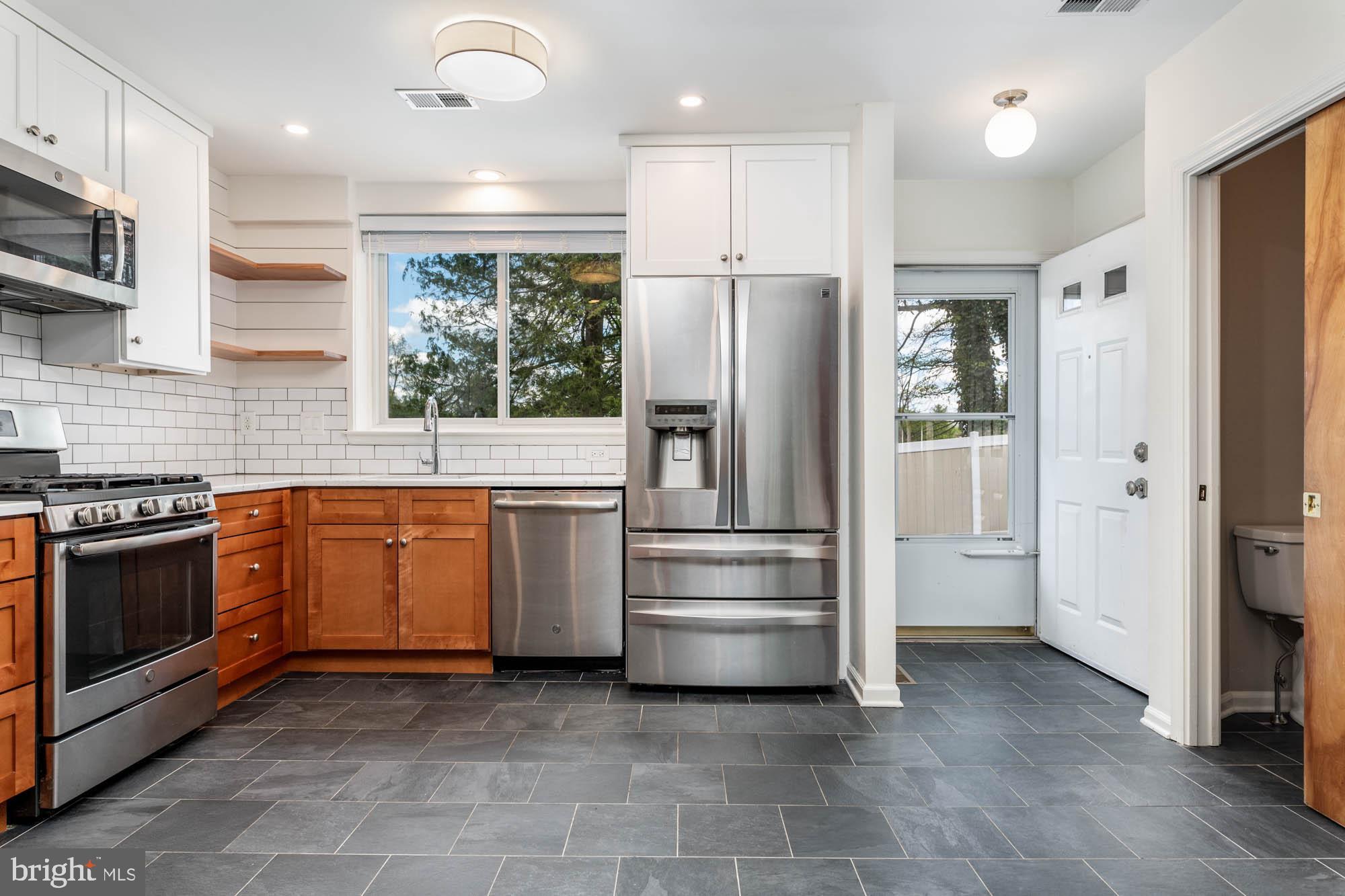 318 West Wayne Avenue Wayne, PA 19087 - Photo 3 of 25