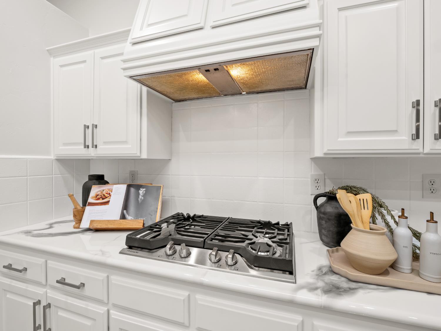 8683 North Richelle Avenue Fresno, CA 93720 - Photo 15 of 44 a kitchen with a stove and cabinets