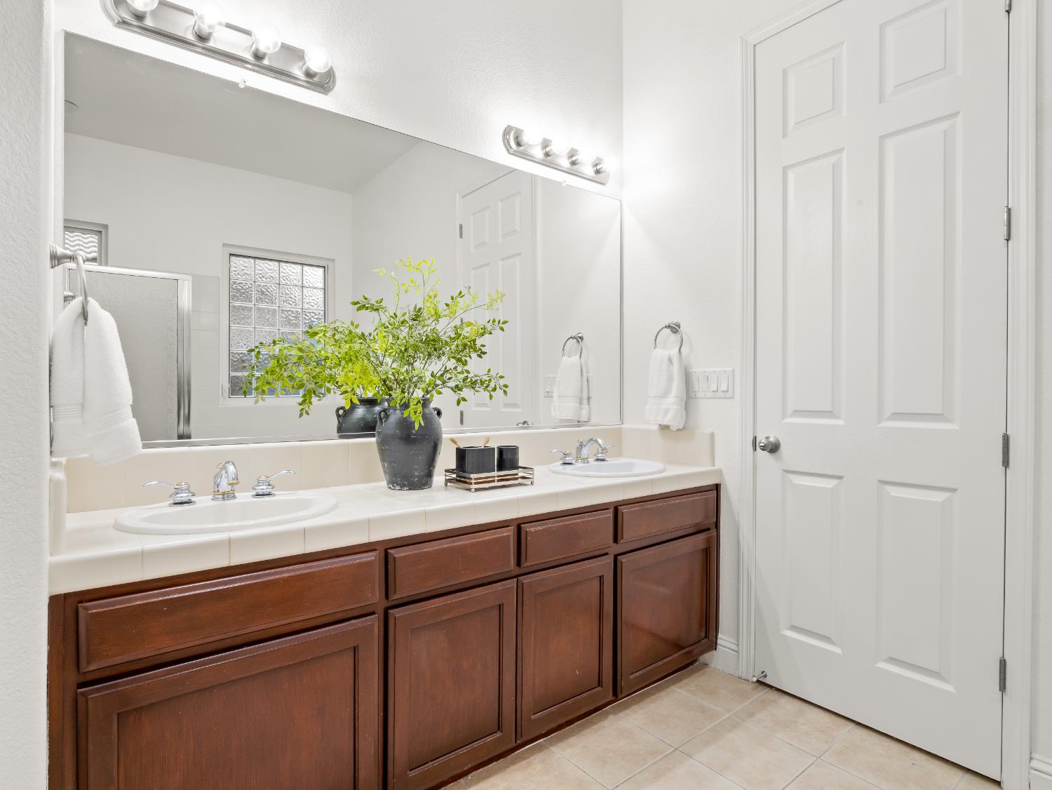8683 North Richelle Avenue Fresno, CA 93720 - Photo 35 of 44 a bathroom with a double vanity sink mirror and