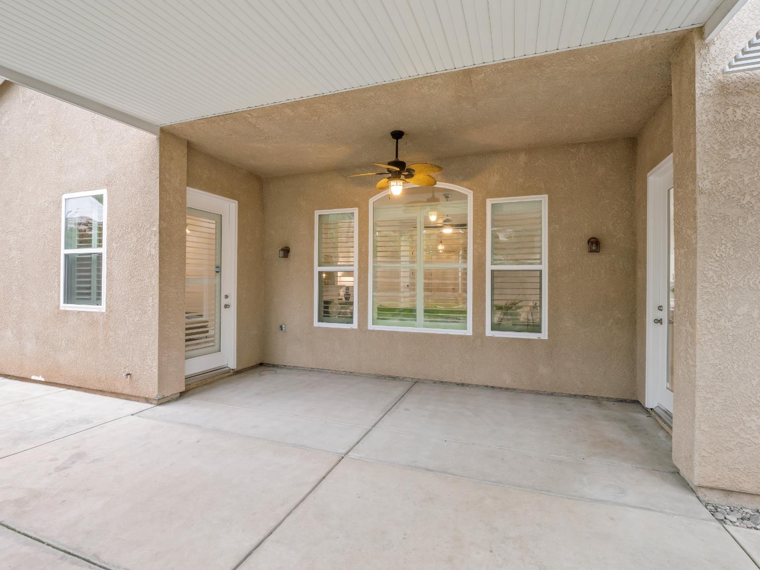 8683 North Richelle Avenue Fresno, CA 93720 - Photo 41 of 44 a view of an empty room with a window