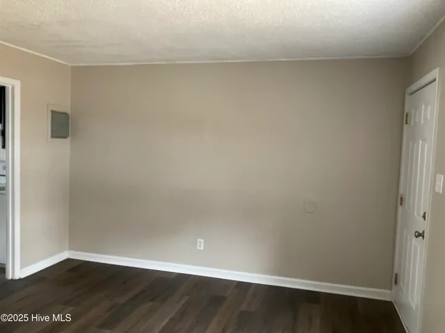 $897 | 1018 Davis Street, Jacksonville, NC 28540