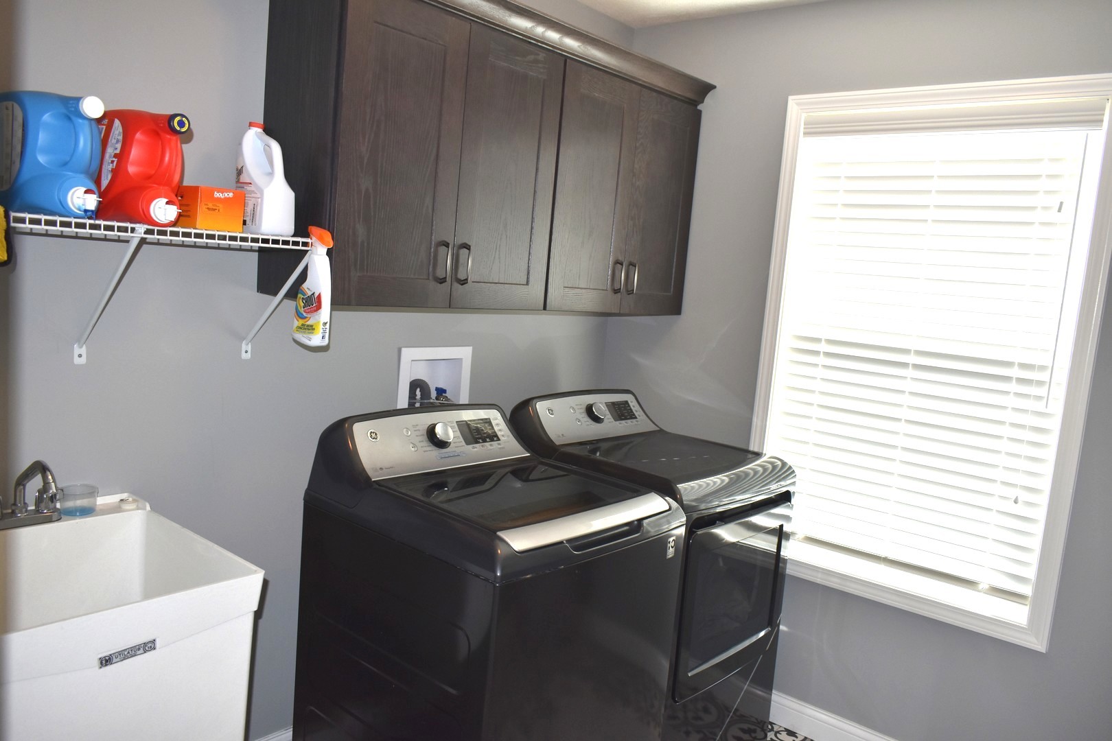 13 Wolf Run Road El Paso, IL 61738 - Photo 38 of 57 a utility room with dryer and washer