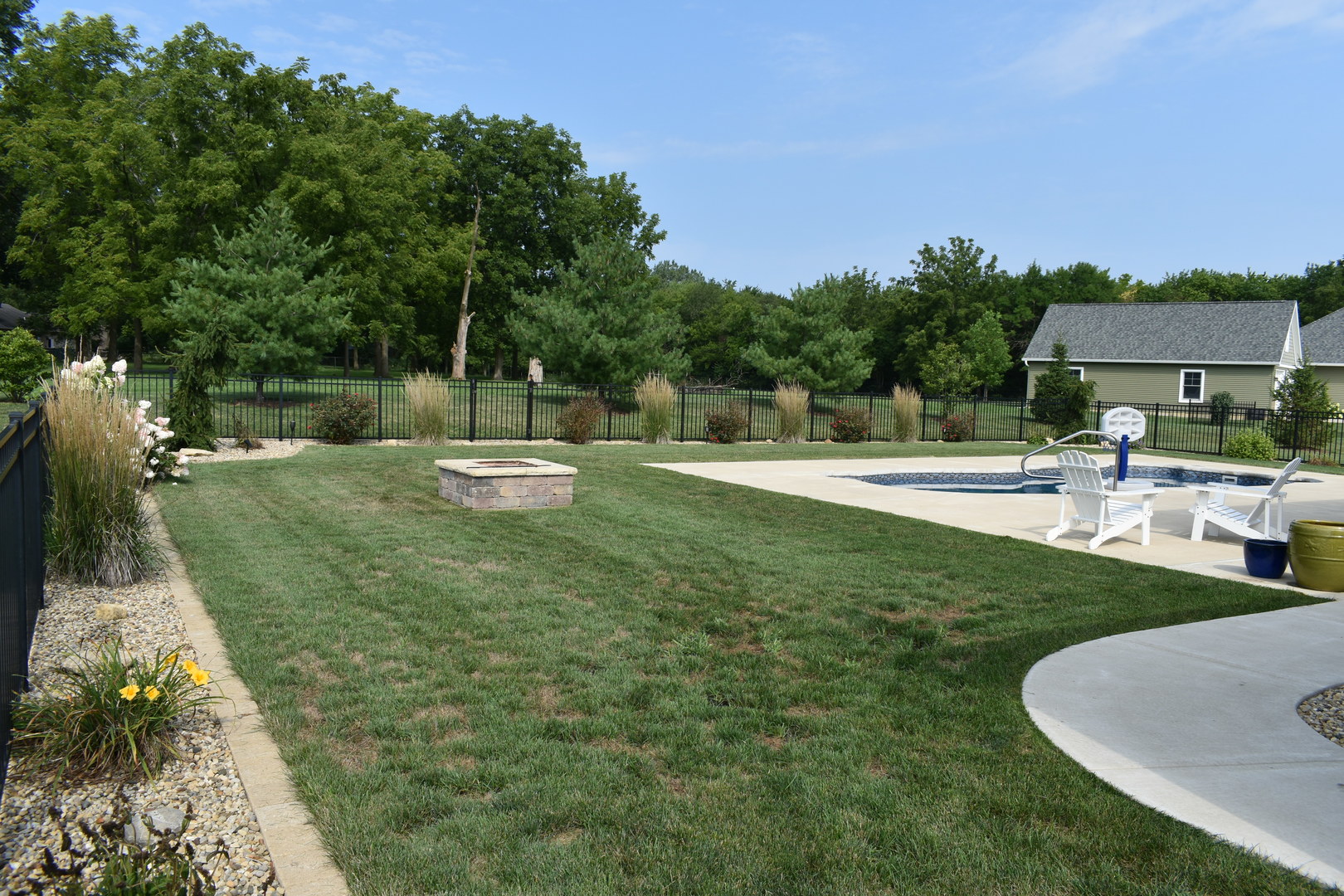 13 Wolf Run Road El Paso, IL 61738 - Photo 54 of 57 a backyard of a house with table and chairs