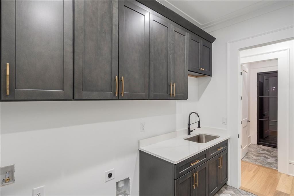 4459 Grady Smith Road Loganville, GA 30052 - Photo 47 of 124 a bathroom with a sink and a mirror